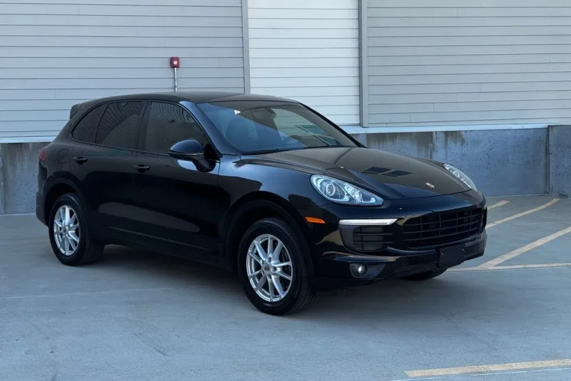 2016 Porsche Cayenne Base photo 1