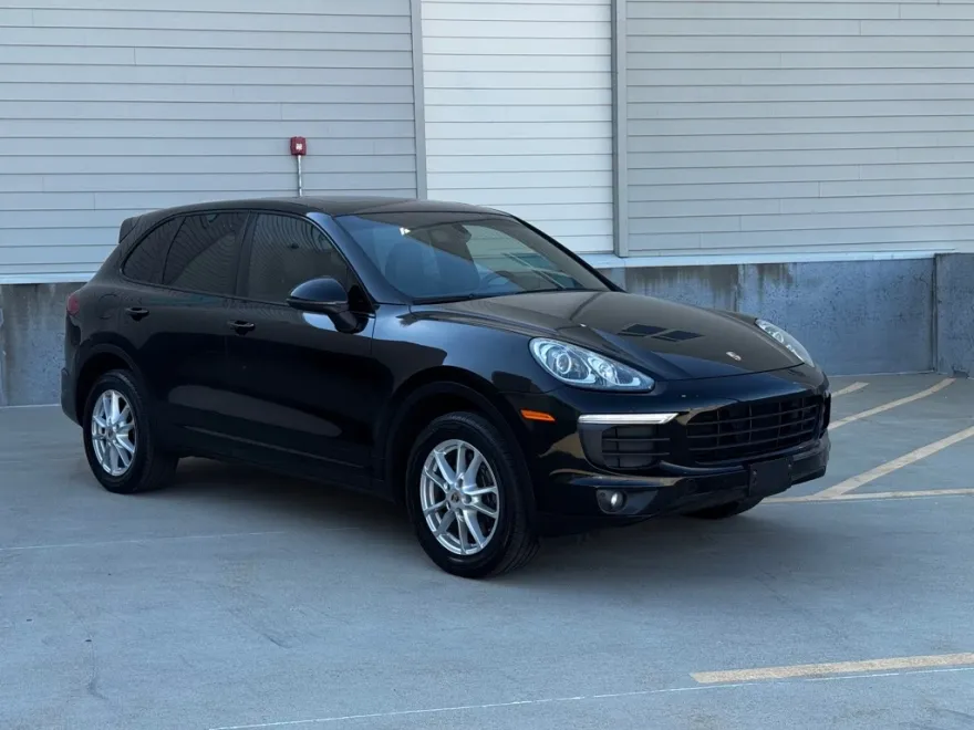 2016 Porsche Cayenne Base photo 1