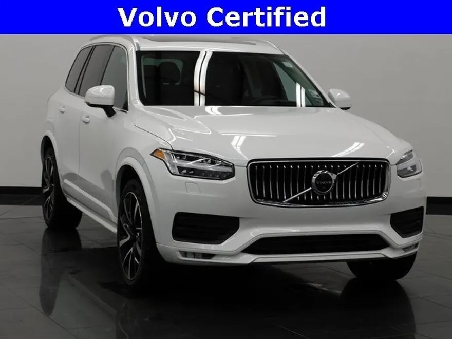 2022 Volvo XC90 T6 Momentum photo 1