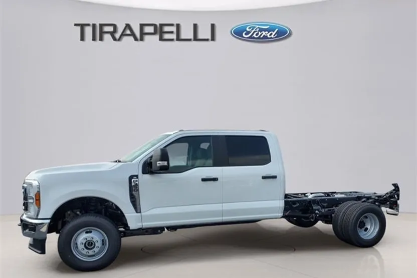 2025 Ford F-350 photo 1