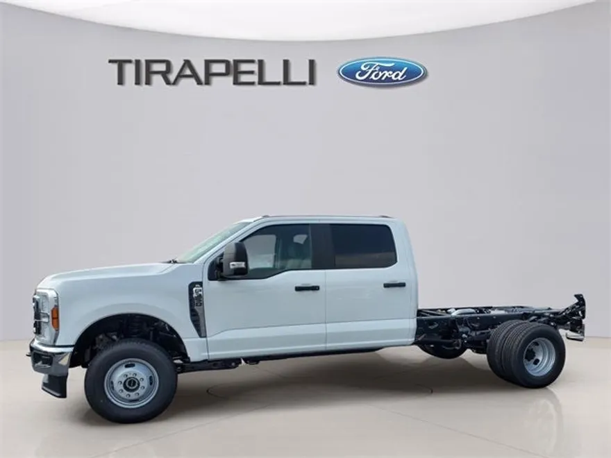 2025 Ford F-350 photo 1