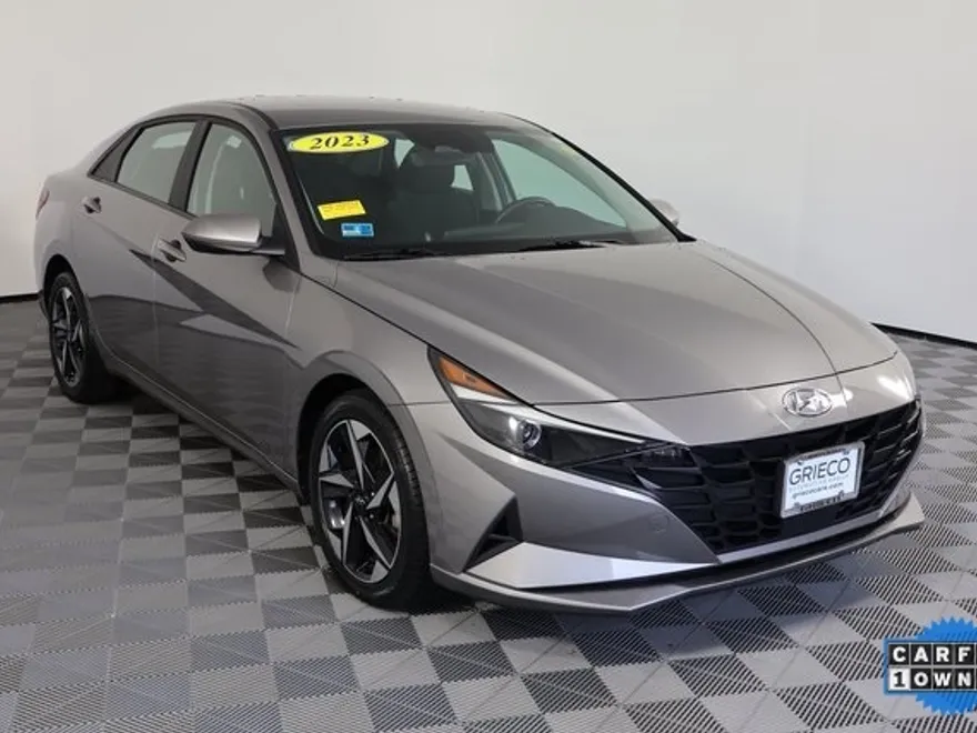 2023 Hyundai Elantra SEL photo 1