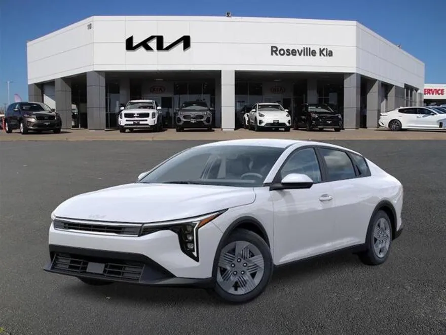 2025 Kia K4 LX photo 1
