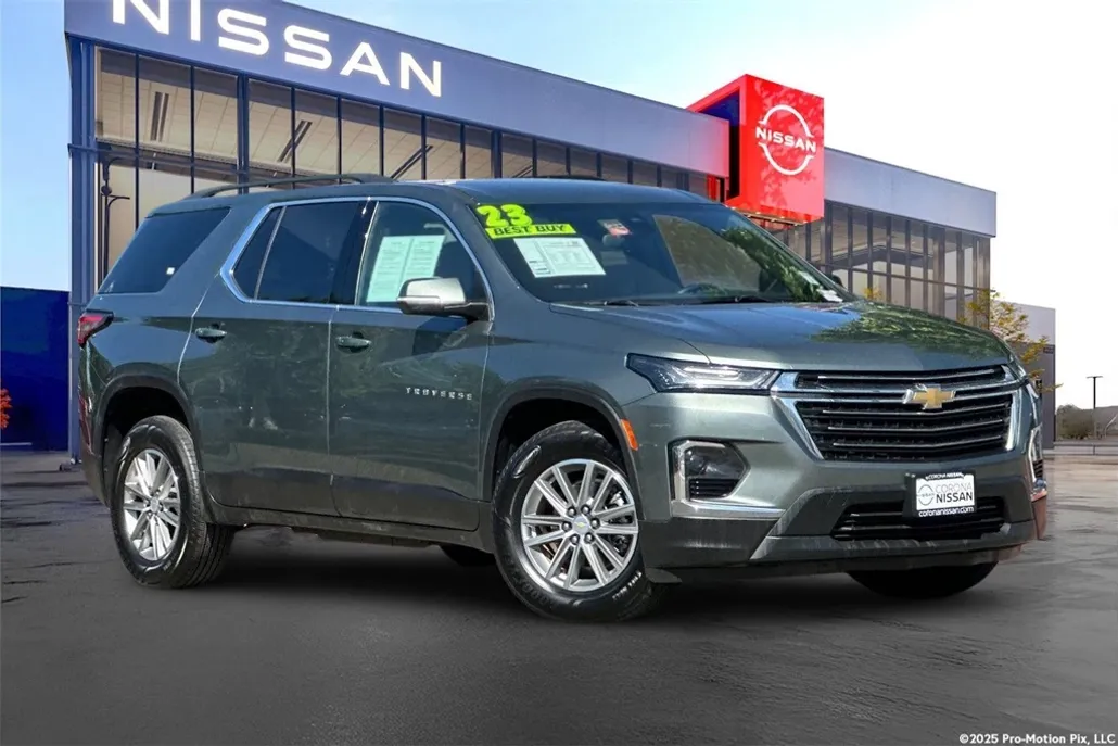 2023 Chevrolet Traverse 1LT photo 1