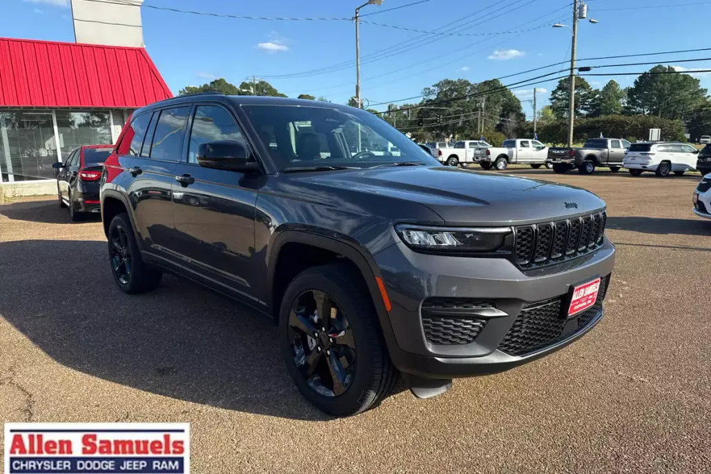 2025 Jeep Grand Cherokee Altitude photo 1