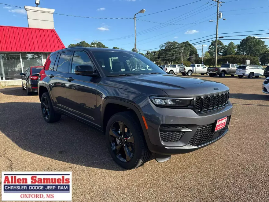 2025 Jeep Grand Cherokee Altitude photo 1