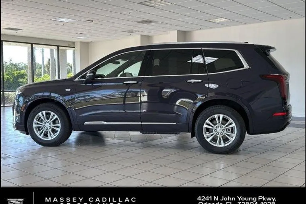 2025 Cadillac XT6 Luxury photo 1