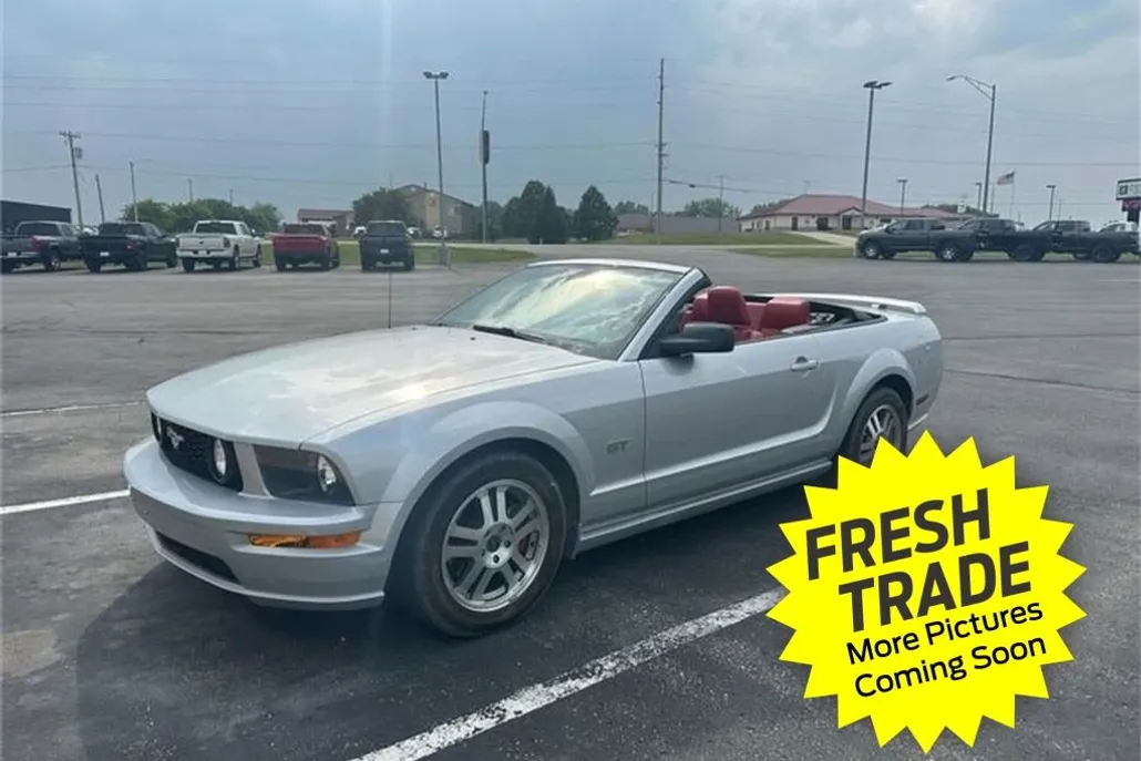 2005 Ford Mustang GT Premium photo 1