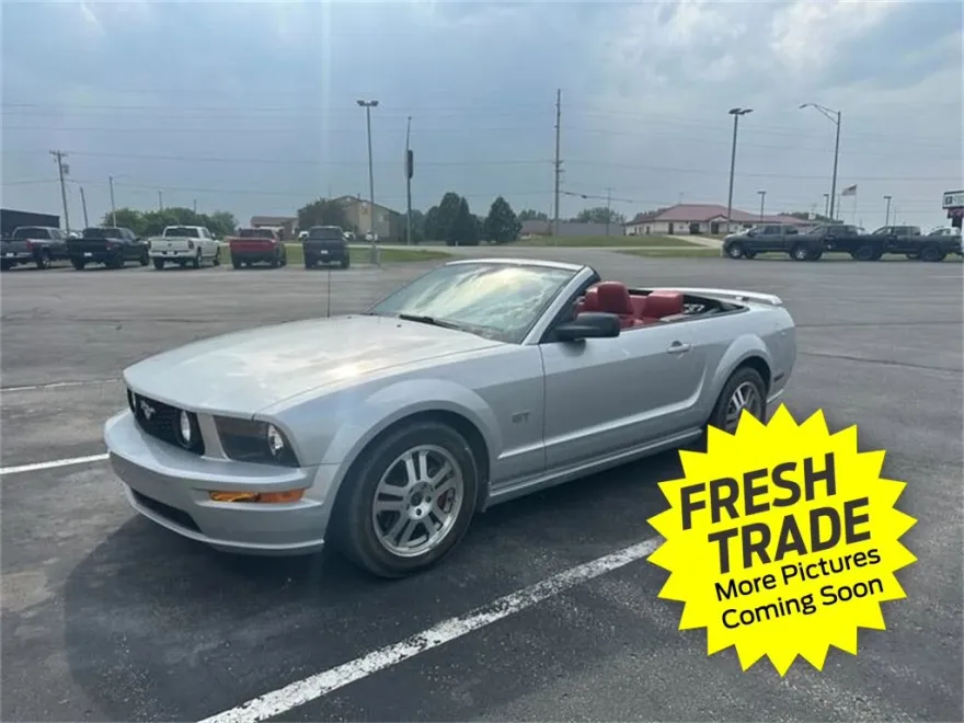 2005 Ford Mustang GT Premium photo 1