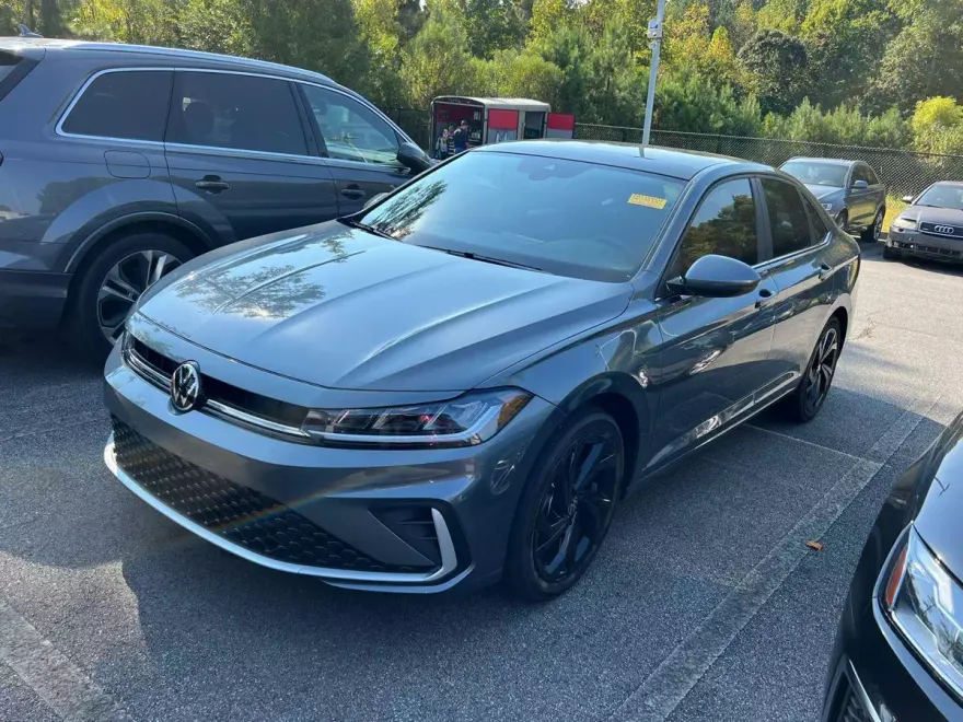 2025 Volkswagen Jetta SE photo 1