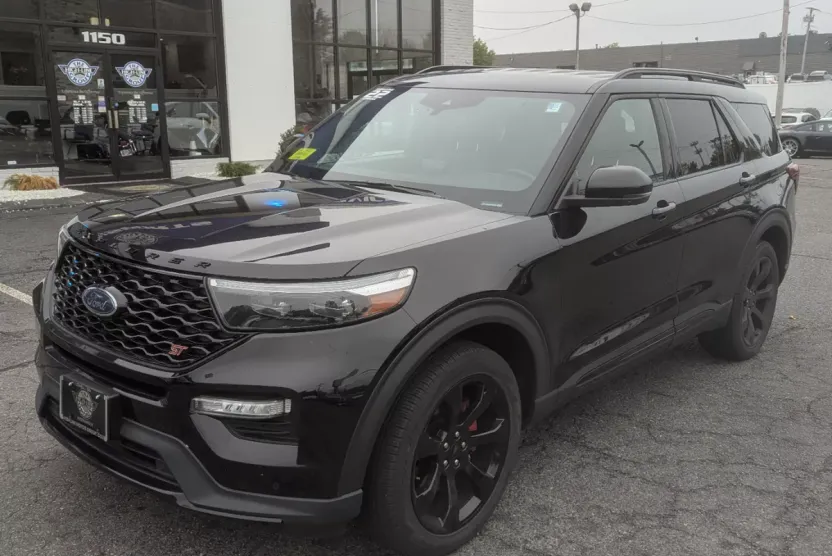2022 Ford Explorer ST photo 1