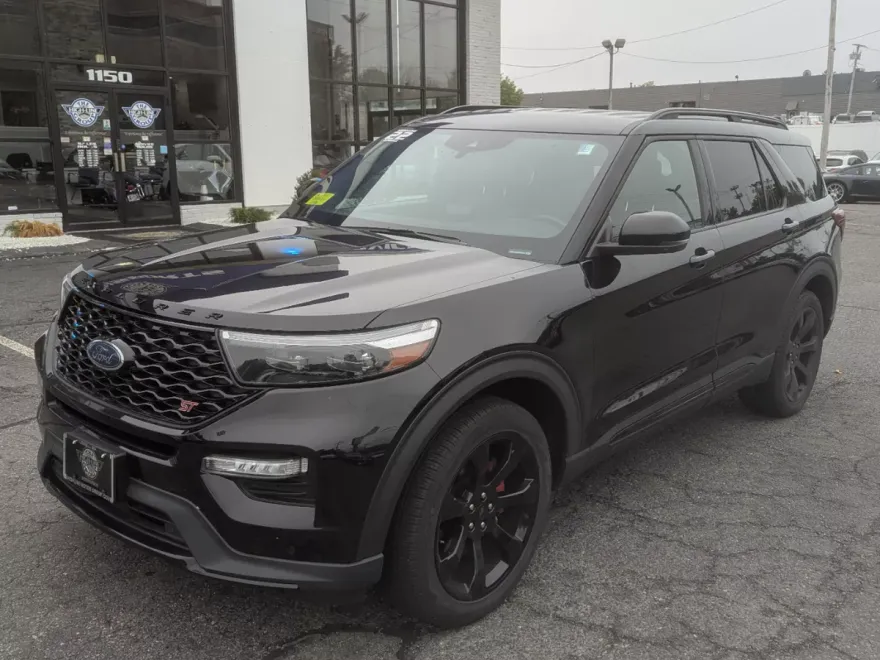 2022 Ford Explorer ST photo 1