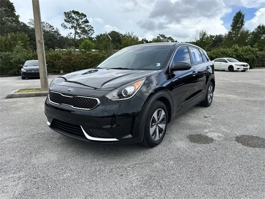 2017 Kia Niro FE photo 1