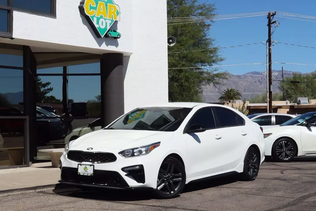 2021 Kia Forte GT-Line photo 1