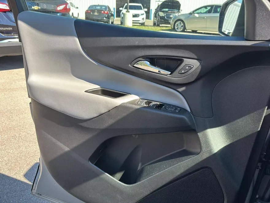 2024 Chevrolet Equinox LS photo 1