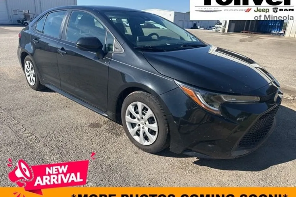 2021 Toyota Corolla LE photo 1