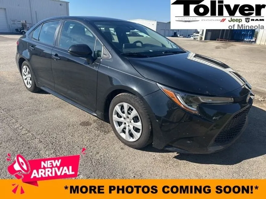 2021 Toyota Corolla LE photo 1