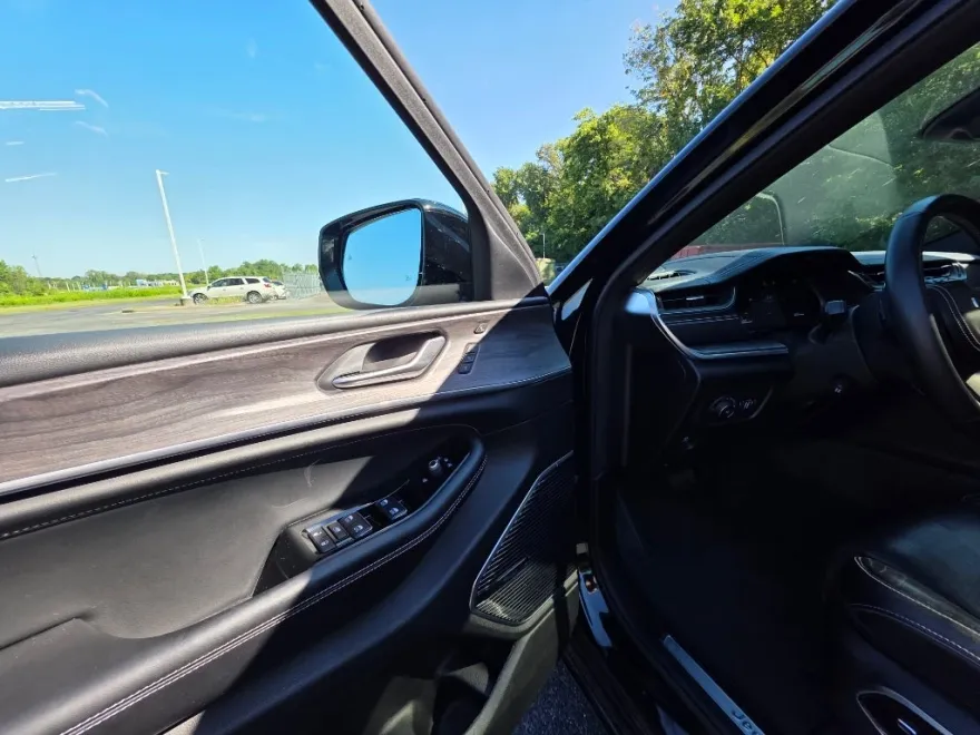 2021 Jeep Grand Cherokee Overland photo 1