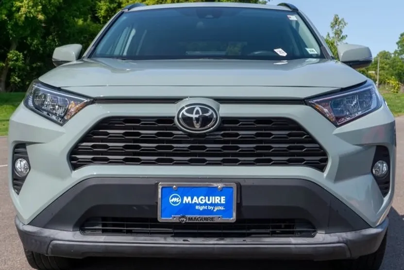 2021 Toyota RAV4 XLE photo 1