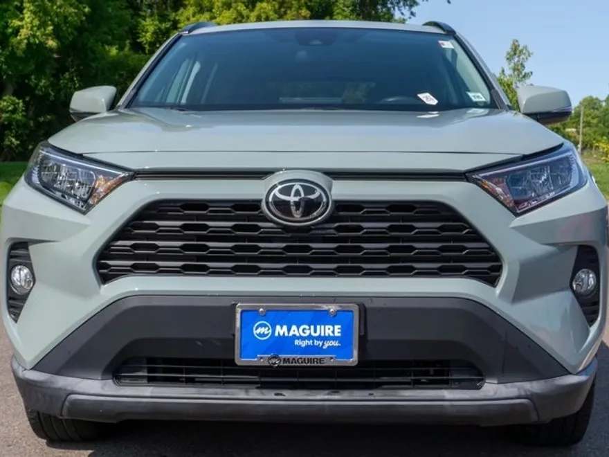 2021 Toyota RAV4 XLE photo 1