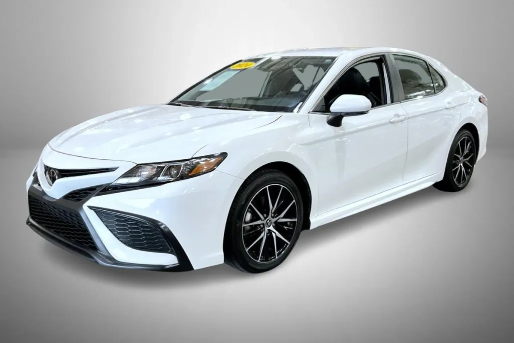 2024 Toyota Camry SE photo 1