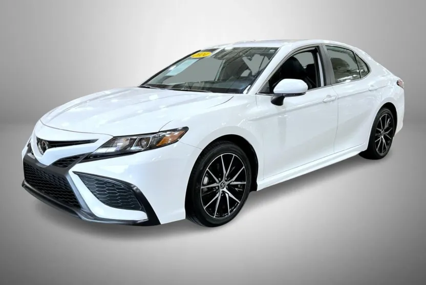 2024 Toyota Camry SE photo 1