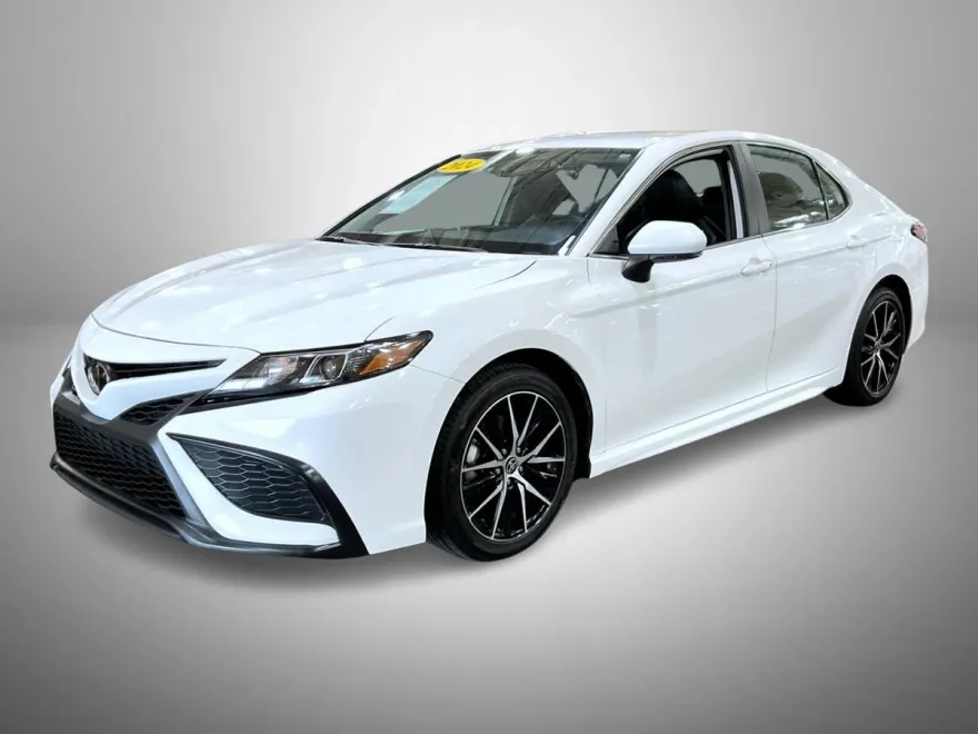 2024 Toyota Camry SE photo 1