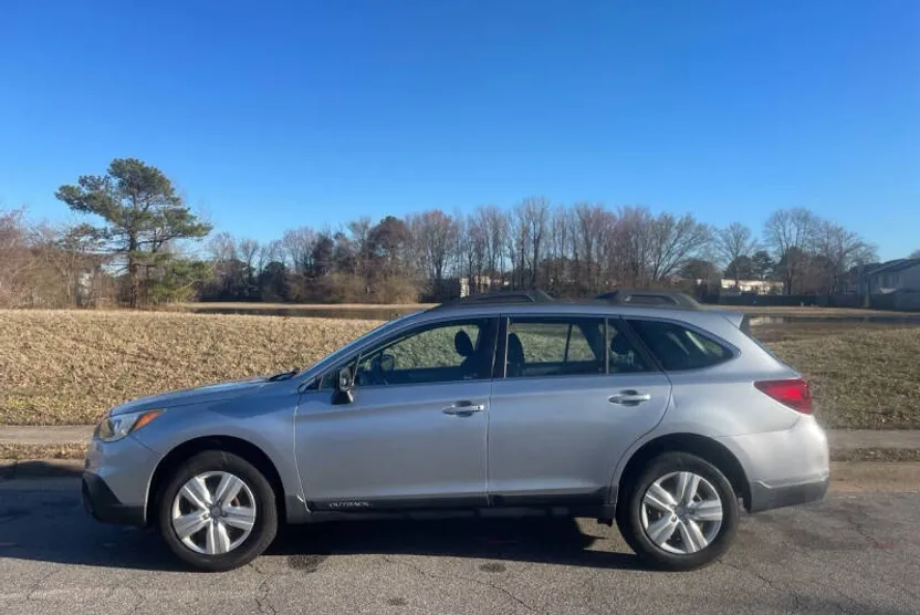 2016 Subaru Outback Base photo 1