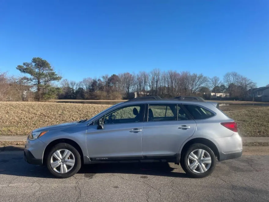 2016 Subaru Outback Base photo 1