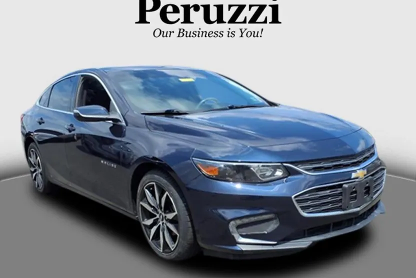 2017 Chevrolet Malibu 1LT photo 1