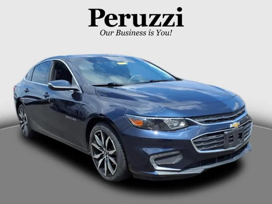 2017 Chevrolet Malibu 1LT photo 1