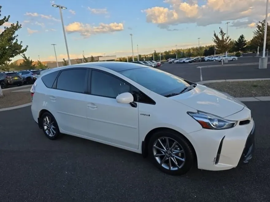 2015 Toyota Prius V photo 1