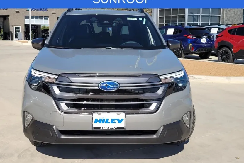 2025 Subaru Forester Premium Base photo 1
