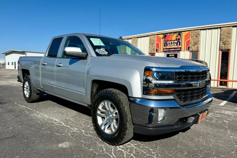 2019 Chevrolet Silverado 1500 LT photo 1