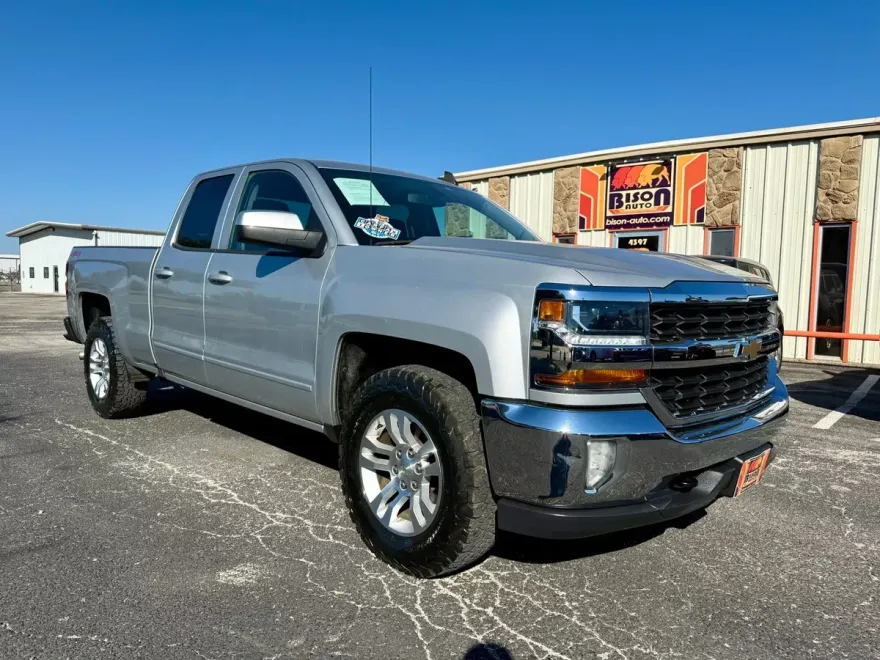 2019 Chevrolet Silverado 1500 LT photo 1