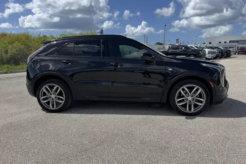 2020 Cadillac XT4 Sport photo 1