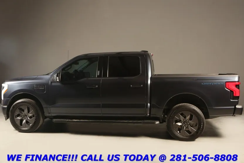 2022 Ford F-150 Lightning Lariat photo 1