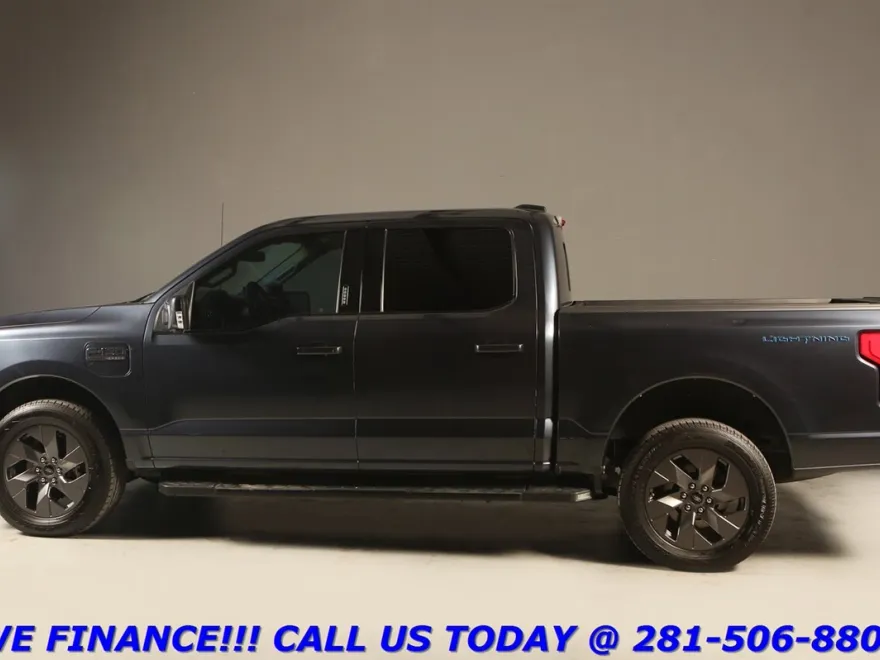 2022 Ford F-150 Lightning Lariat photo 1