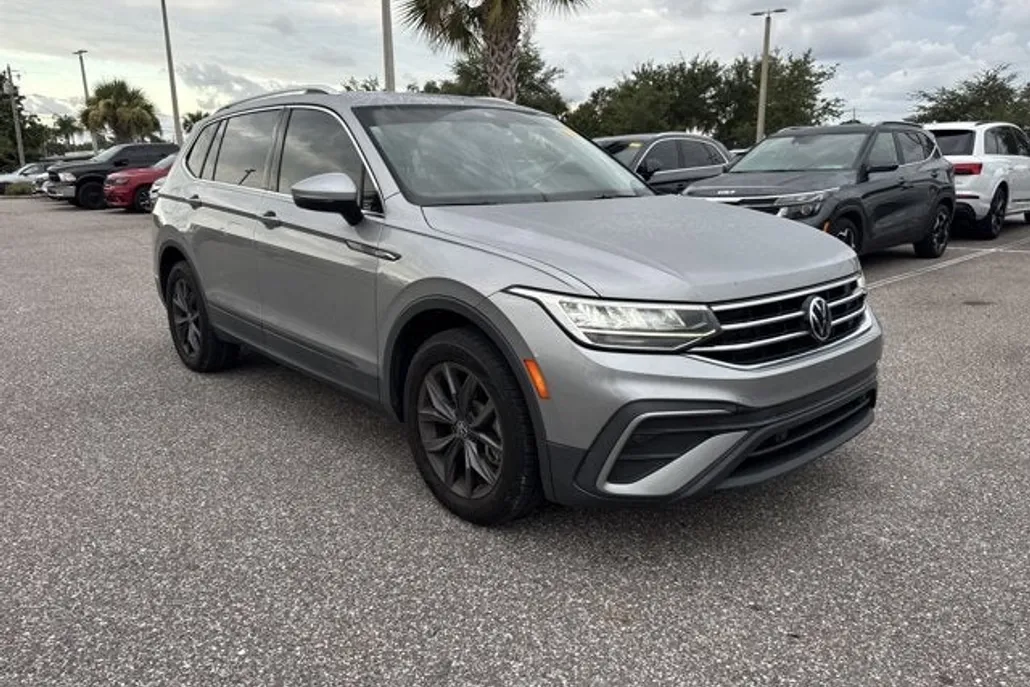 2022 Volkswagen Tiguan SE photo 1