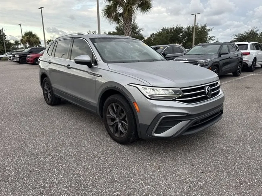 2022 Volkswagen Tiguan SE photo 1