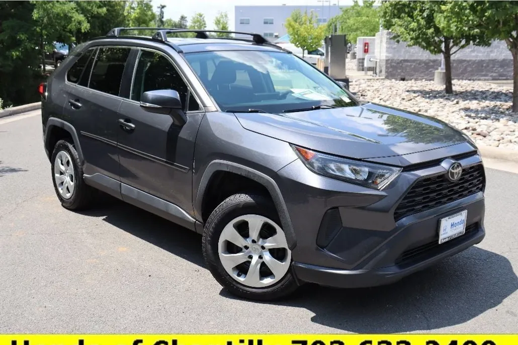 2019 Toyota RAV4 LE photo 1
