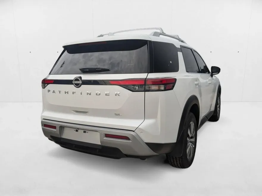 2025 Nissan Pathfinder SL photo 1