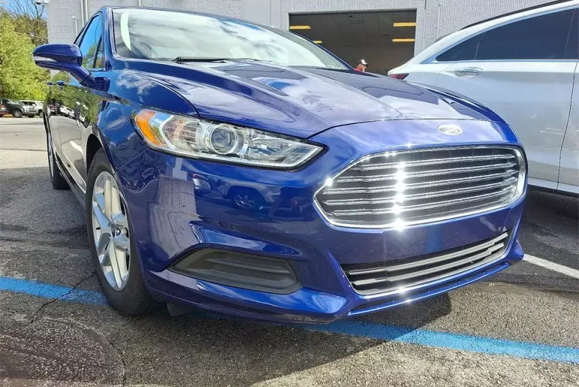 2015 Ford Fusion SE photo 1