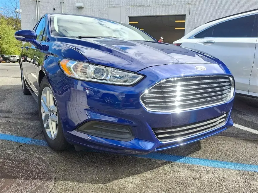 2015 Ford Fusion SE photo 1