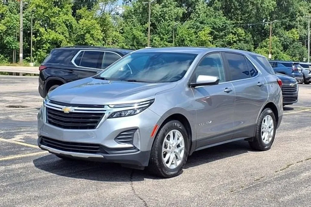 2023 Chevrolet Equinox LT photo 1