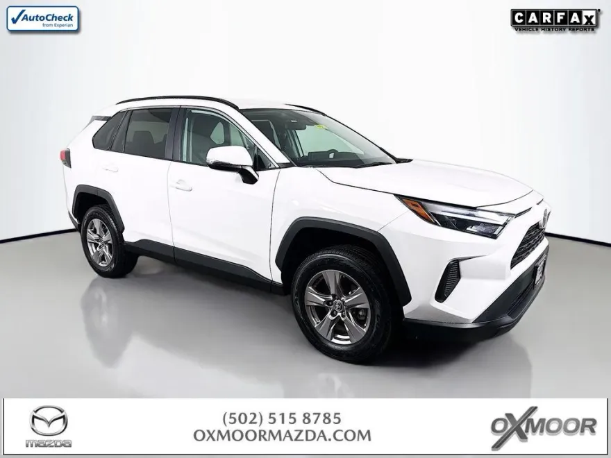 2022 Toyota RAV4 XLE photo 1