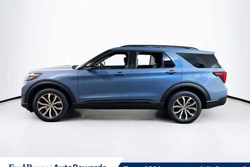 2025 Ford Explorer ST-Line photo 1