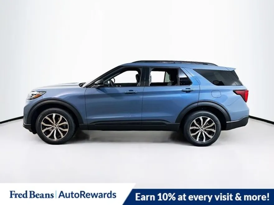 2025 Ford Explorer ST-Line photo 1