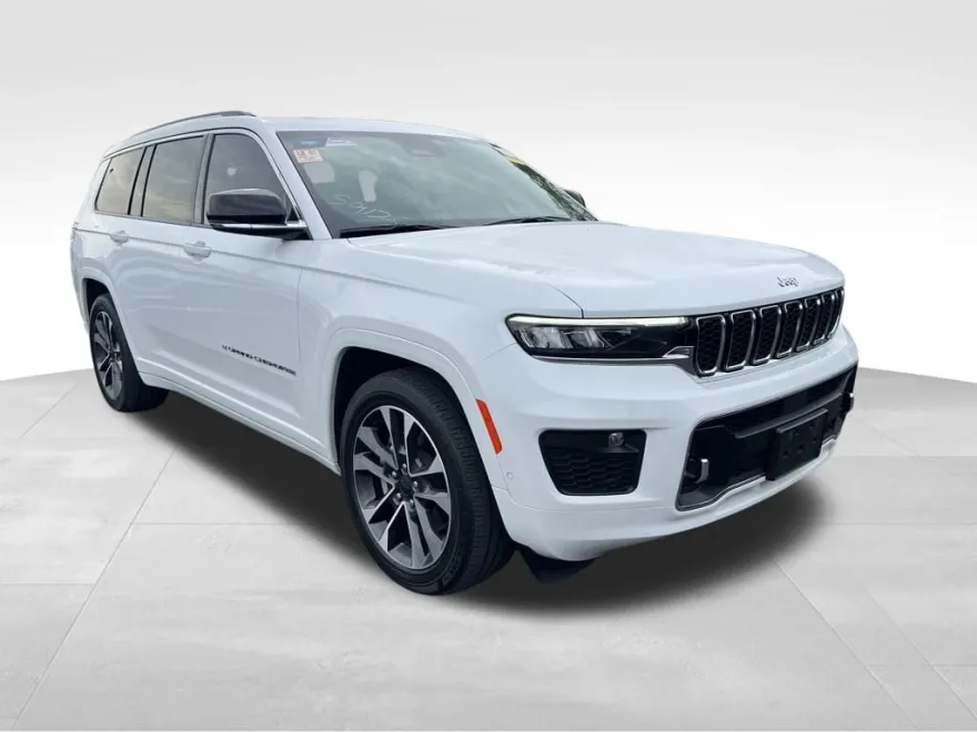 2023 Jeep Grand Cherokee Overland photo 1
