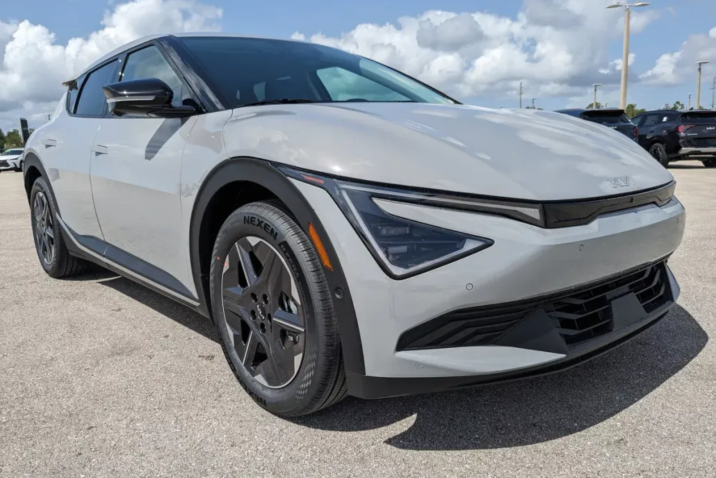 2025 Kia EV6 Light photo 1